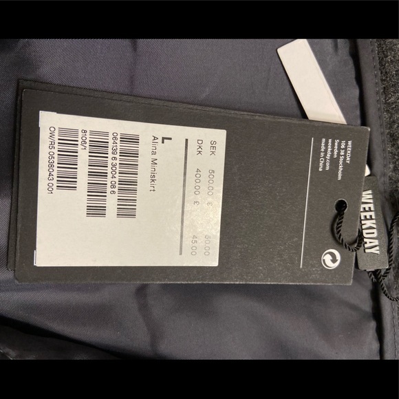 WEEKDAY- NWT- Grey Wool Mini Skirt Size L - Picture 7 of 7